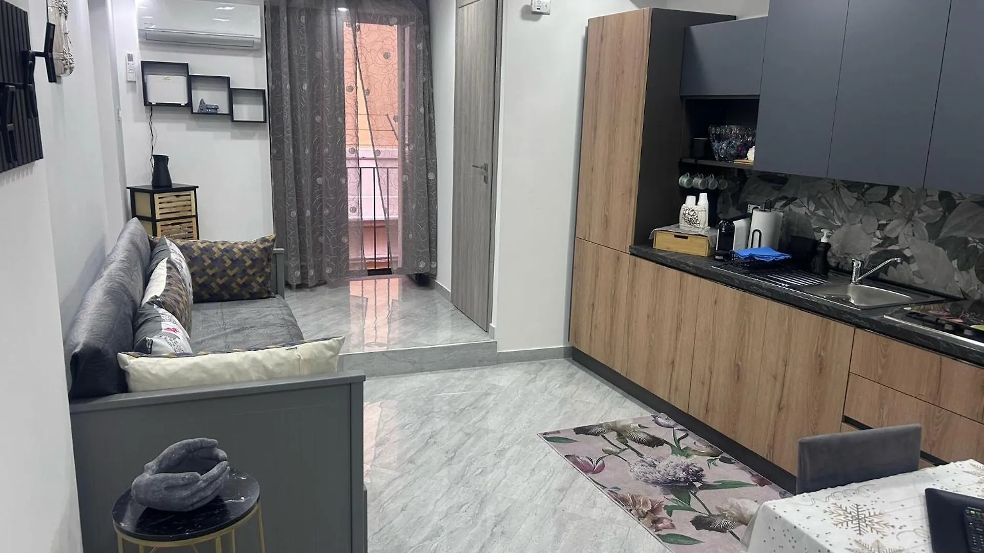 Dogana Apartament location